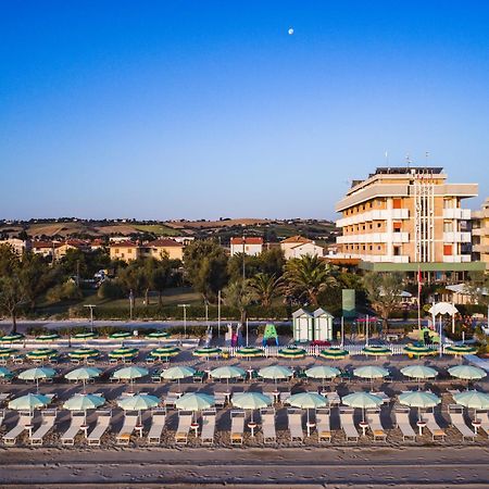 Una Hotels Imperial Beach Hotel Marotta Exterior foto