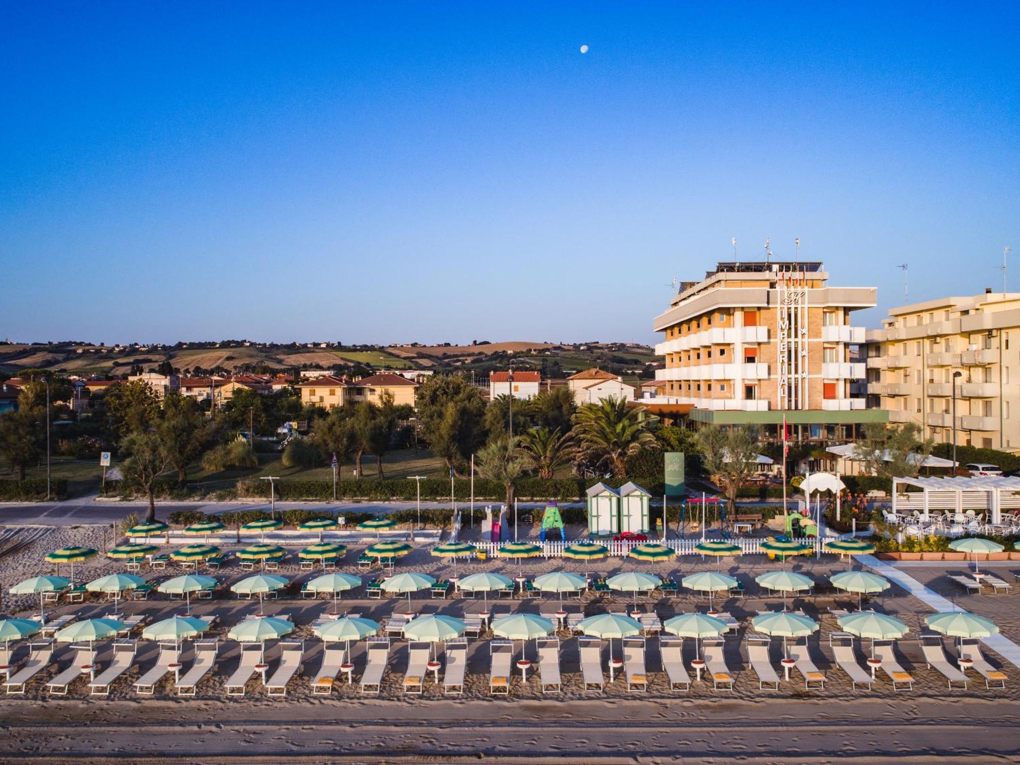 Una Hotels Imperial Beach Hotel Marotta Exterior foto